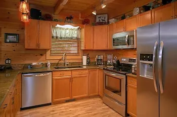 Mountain Memories 2 Br cabin by RedAwning