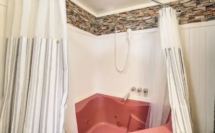 Cozy Luray Cabin w/ Views: Near Hiking Trails!
