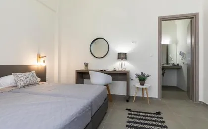 Rose Central Master Bedroom Apartment