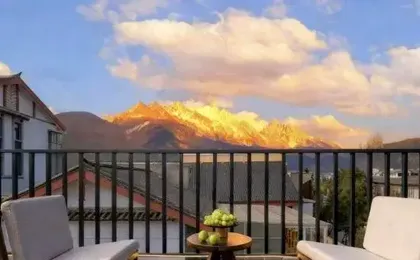 Sanqiu Designer Homestay (Lijiang Ancient City Waterwheel Store)