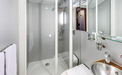 VIP Paris Yacht Hotel