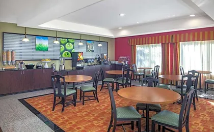 La Quinta Inn & Suites by Wyndham Union City