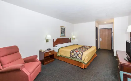 Super 8 by Wyndham Holton