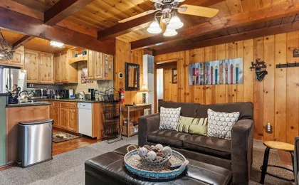 The Nut House by Avantstay Wooded Cabin + Game Room + Arcade + Foosball Near Big Bear Lake + Bear Mountain + Village Shops