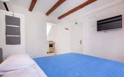 Studio Apartment Bell