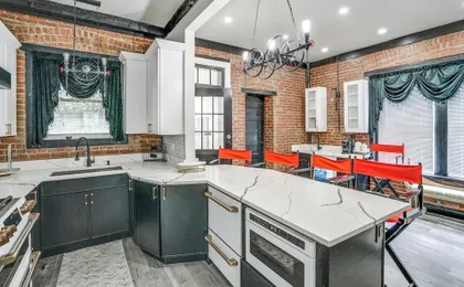 Walkable Schenectady Getaway: 2-unit Campus Hub