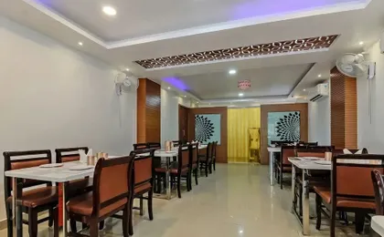 Royal Emirates by OYO Rooms