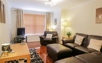 7 Riverside Gardens