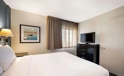 Sonesta Simply Suites Cleveland North Olmsted Airport