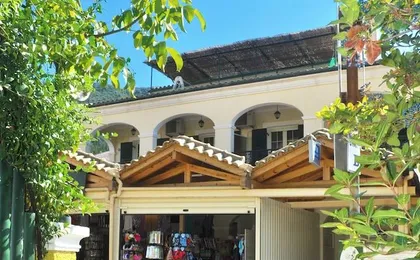 Holiday Studio Apartments Yannis on Agios Gordios Beach in Corfu