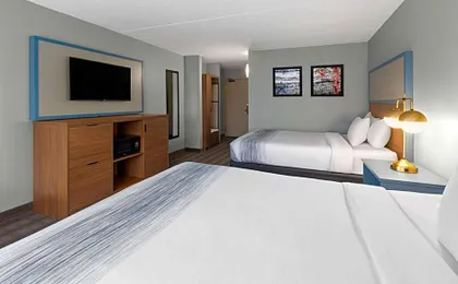 AmericInn by Wyndham North Branch