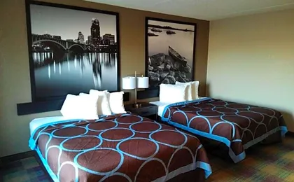 Super 8 by Wyndham Glenwood
