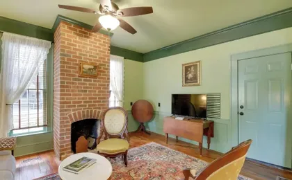 Walk to Downtown: Historic Home in Edentons Heart