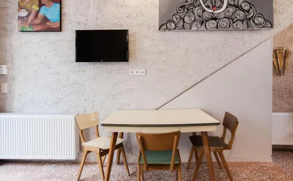 Architect Designed Studio with Green Rooftop! Ep7l