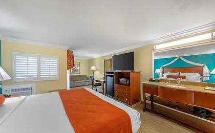 Best Western Harbour Inn & Suites Huntington - Sunset Beach