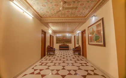 Hotel Aashish