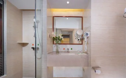 Vienna Hotel (Chengdou Dufu Thatched Cottage Jinsha Site)