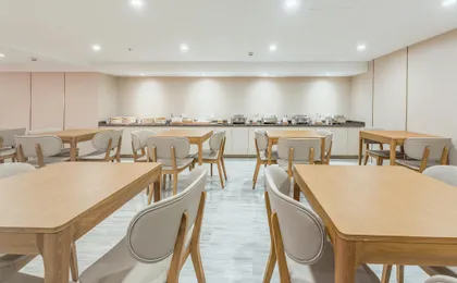 Ji Hotel Shanghai Shangcheng Road Metro Station
