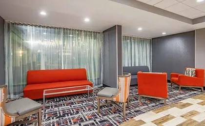 La Quinta Inn & Suites by Wyndham DC Metro Capital Beltway