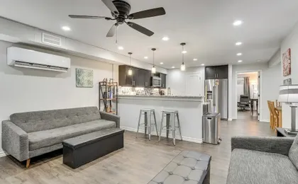 3 Mi to Dtwn Austin! Sleek Apt w/ Private Patio