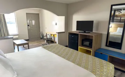 Days Inn & Suites by Wyndham Opelousas