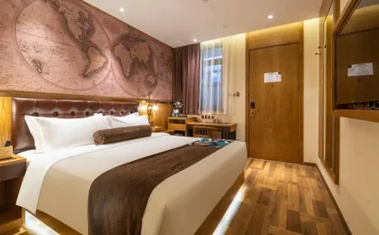 Choenix Hotel (Beijing Tiananmen Square Qianmen Street Subway Station)