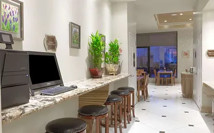 Ramada by Wyndham Flushing Queens