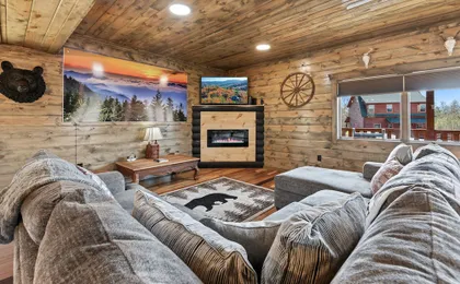 Mountain Retreat w/ Hot Tub & Games! Sleeps 10!