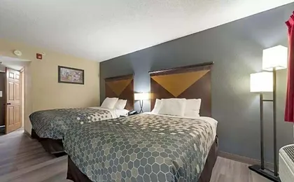 Econo Lodge Inn & Suites Mason City - Clear Lake