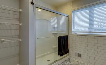 < 1 Mi to Oakland University: Cozy Retreat w/ Yard