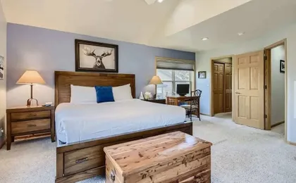 4BR Townhome w/ Private Hot Tub, Garage, and Deck