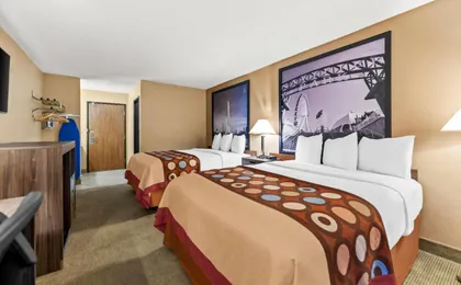 Super 8 by Wyndham Elgin