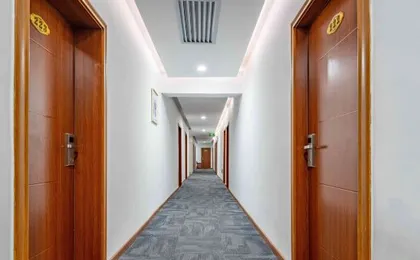 Hello Light Hotel (Guangzhou Yantang Metro Station)