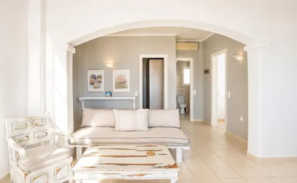 Yakinthos Residence