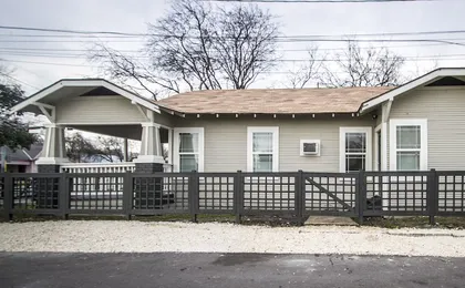 Renovated 2BR Near Downtown SA