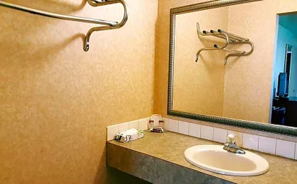 Atrium Inn & Suites