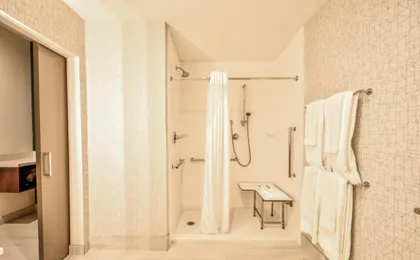 Holiday Inn Express & Suites Farmers Branch