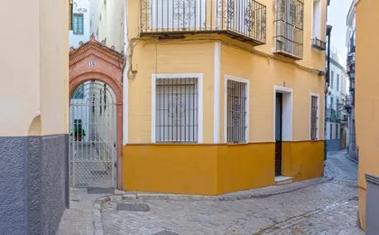 Modern Apartment in Seville. Corral del Rey II