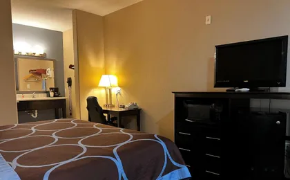 Super 8 by Wyndham Center
