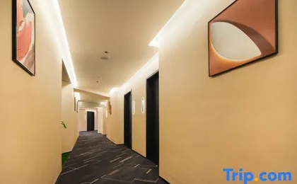 Diejian Hotel (Lianglukou Crown Escalator Branch)