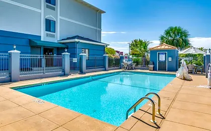 Days Inn & Suites by Wyndham Prattville-Montgomery