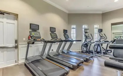 Spacious Vista Cay Condo, Near Universal!