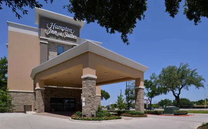 Hampton Inn & Suites Dallas Market Center