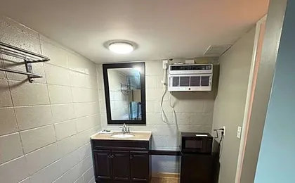 Deluxe Inn