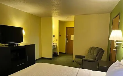 Super 8 by Wyndham Colby