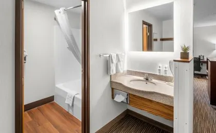 EverSpring Inn & Suites