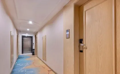 YUNIK Hotel (Guangzhou Yongqingfang Zhongshan Ba Metro Station Branch)