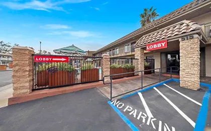Econo Lodge Inn & Suites Escondido Downtown