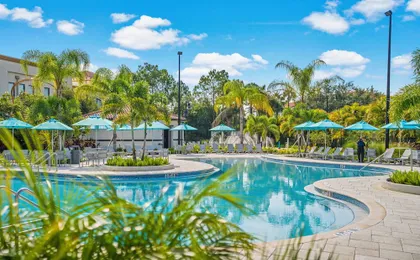 Gorgeous 3 Bed Lakeview, Vista Cay - 1010