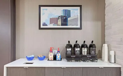La Quinta Inn & Suites by Wyndham Pasadena North